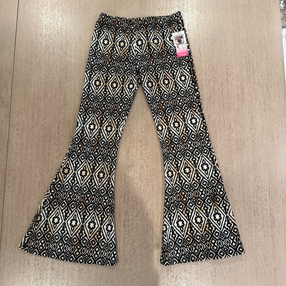 💕Girls So Nikki Diamond Pattern Flare Pants - Black, White, and Tan in size XL
